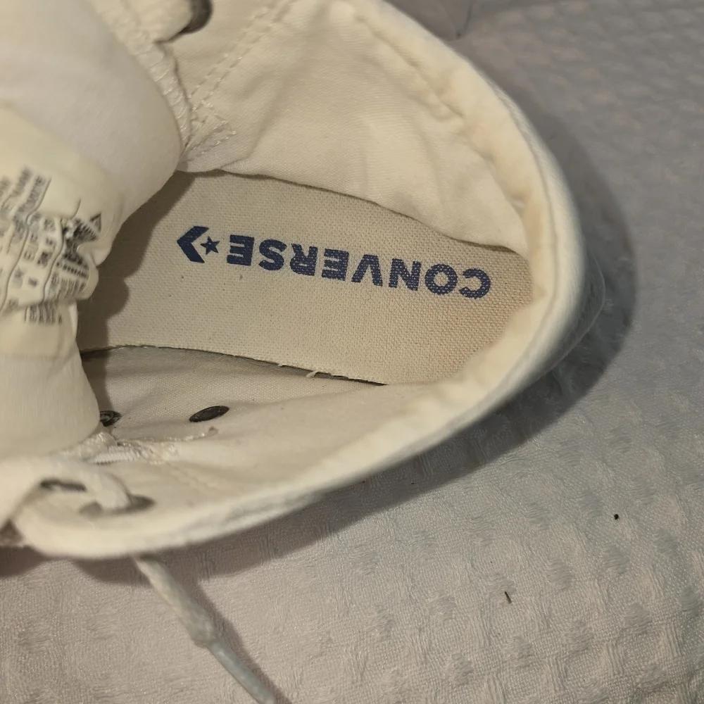 CONVERSE HIGH-TOP WHITE CANVAS CHUCK TAYLOR SNEAKERS KIDS SIZE 6 EUC